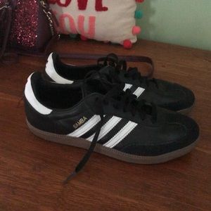 GREAT Adidas Samba black indoor soccer shoes 7.5 mens